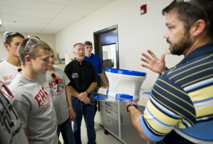 Manufacturers open house to students