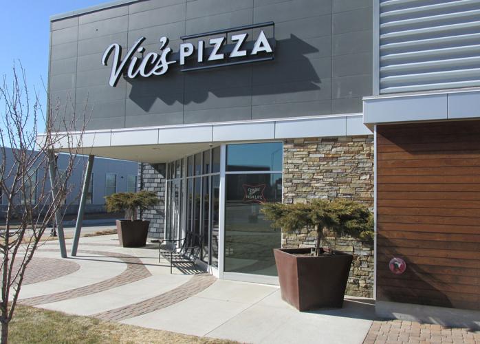 East entrance to Vic's Pizza