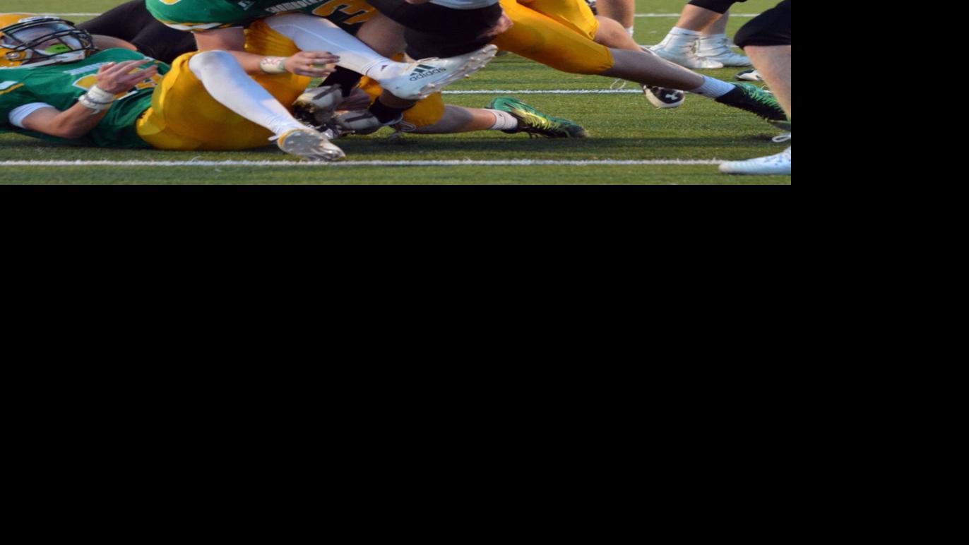 Prep Football Glance Aquinas Finds A Way To Turn Back Scotus