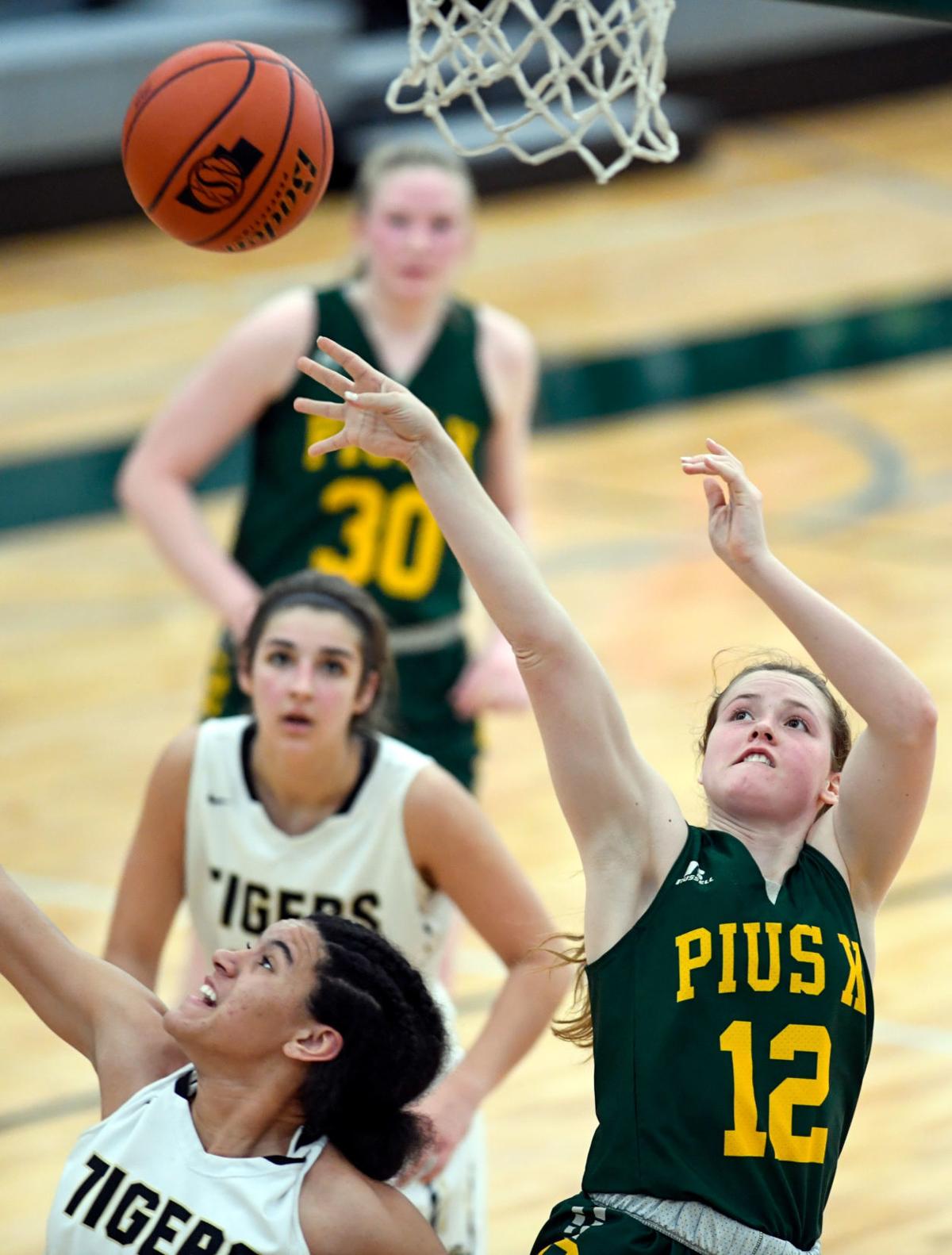 Hac Girls Hoops Behind Some Big 3s No 2 Pius X Rolls Out Welcoming Mat For First Conference Title Girls Basketball Journalstar Com
