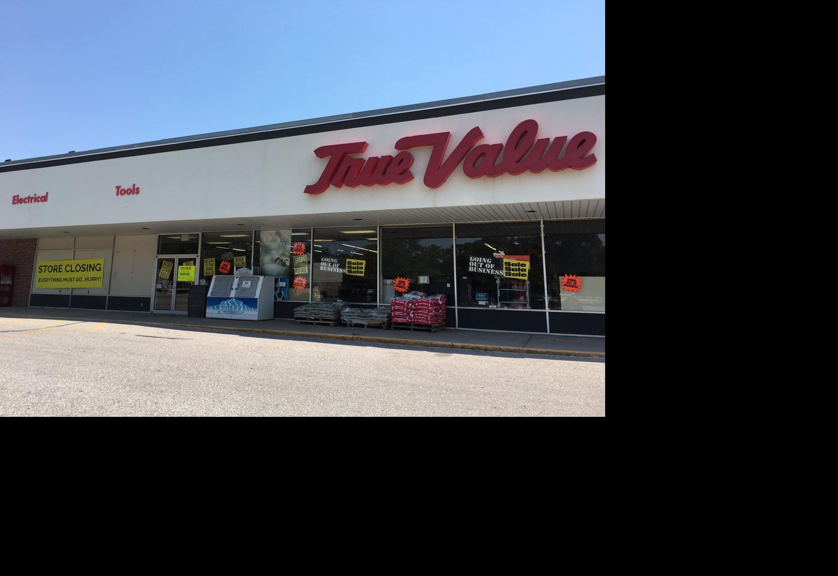 Heights hardware store to close