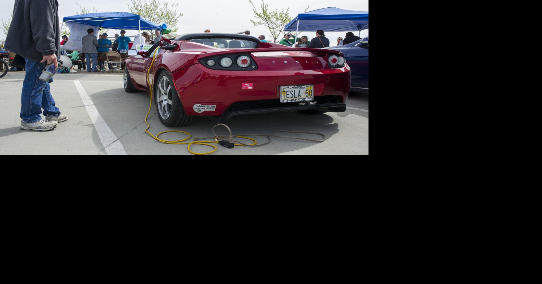 Bill would Tesla into Nebraska by allowing direct sale of cars