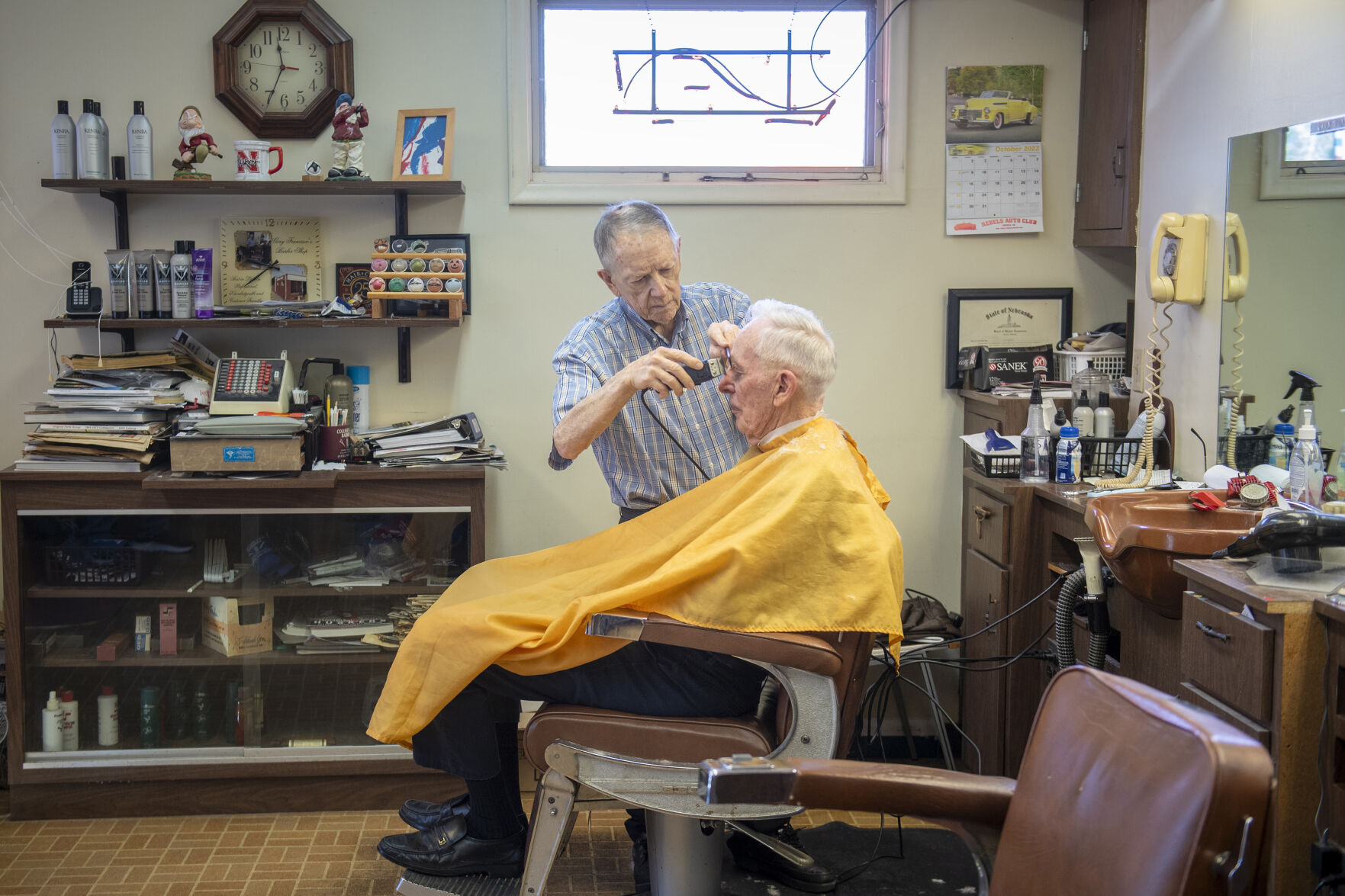 Longtime College View barber will soon call it quits after 57 years