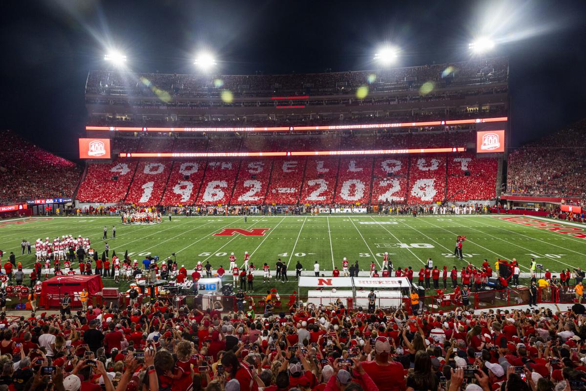 Nebraska's 'card stunt' does justice to sellout No. 400