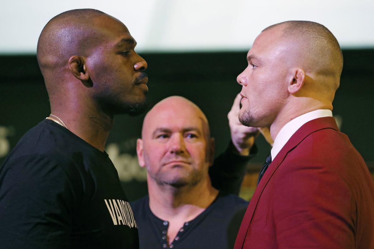 Whether He Likes It Or Not Nebraska Native Smith Finds Himself In The Spotlight In Ufc 235 More Sports Journalstar Com