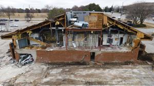Building that housed iconic Lincoln restaurant being torn down