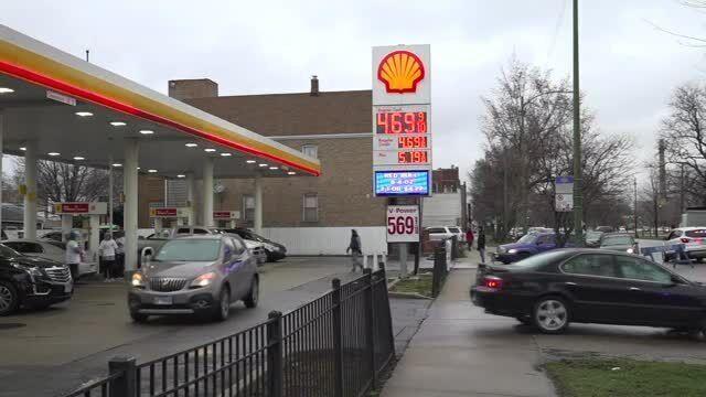 Chicago businessman Willie Wilson gives thousands of drivers free gas