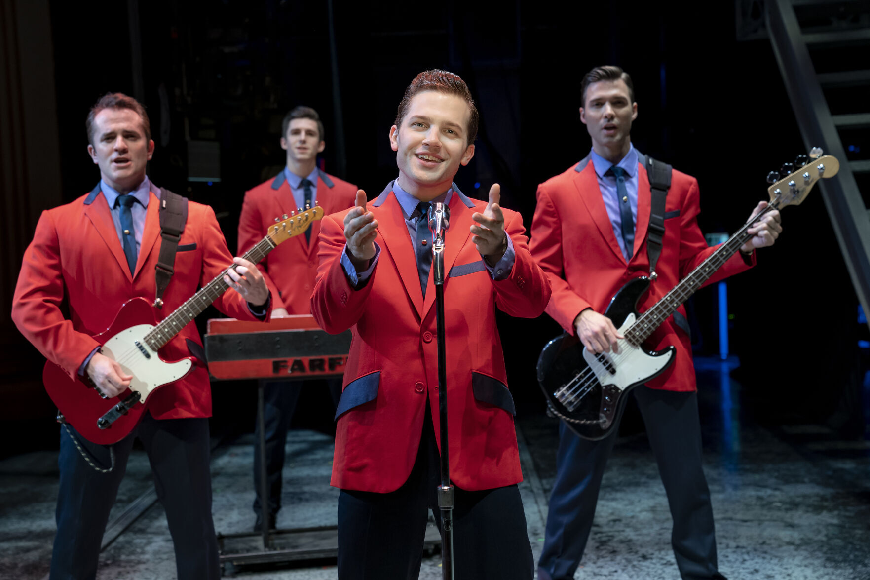 Who played frankie valli in store jersey boys