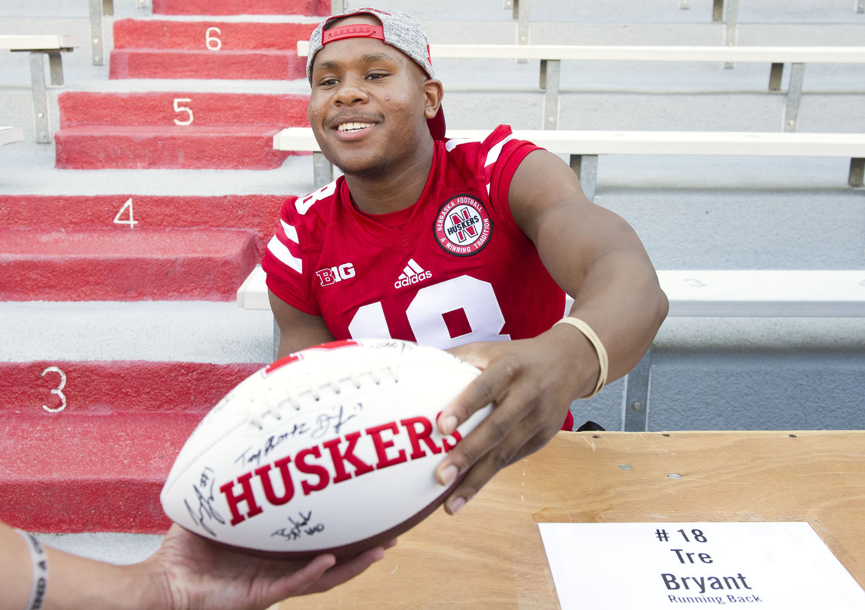 Huskers to wear alternate uniform against Wisconsin