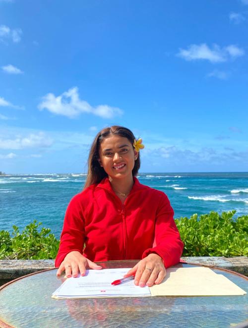 Keonilei Akana signs