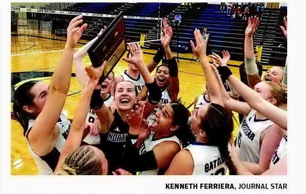 Gators' middles lead way in district final