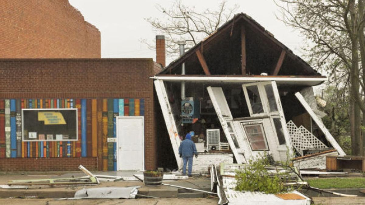 Extensive Damage In Areas Hit By Sunday S Storms Local Journalstar Com