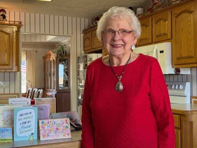 auction crock - p1 - Lois Jurgens