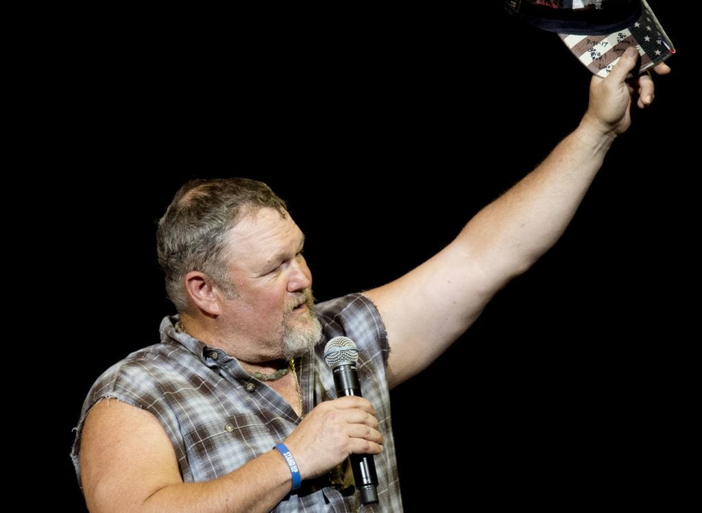 Larry The Cable Guy Donating All Proceeds From Lincoln Show To Disaster Relief Music Journalstar Com Larry The Cable Guy Donating All Proceeds From Lincoln Show To Disaster Relief Music Journalstar Com