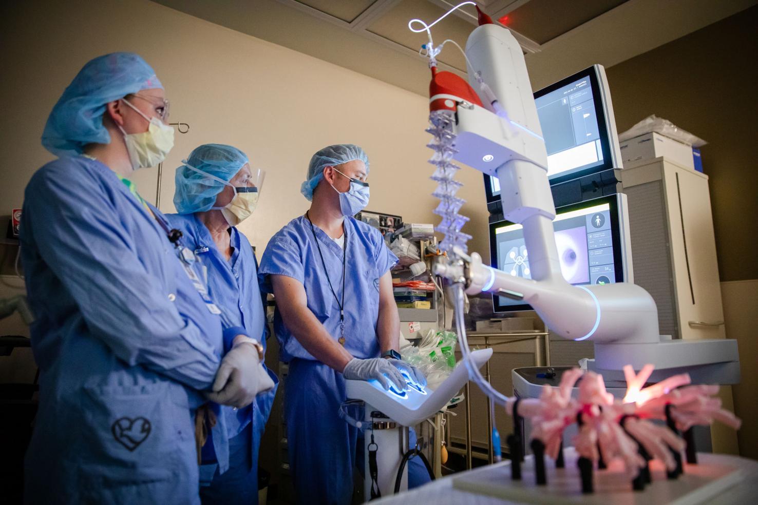 Robot helps Omahaarea doctors navigate lung biopsies with aim to speed