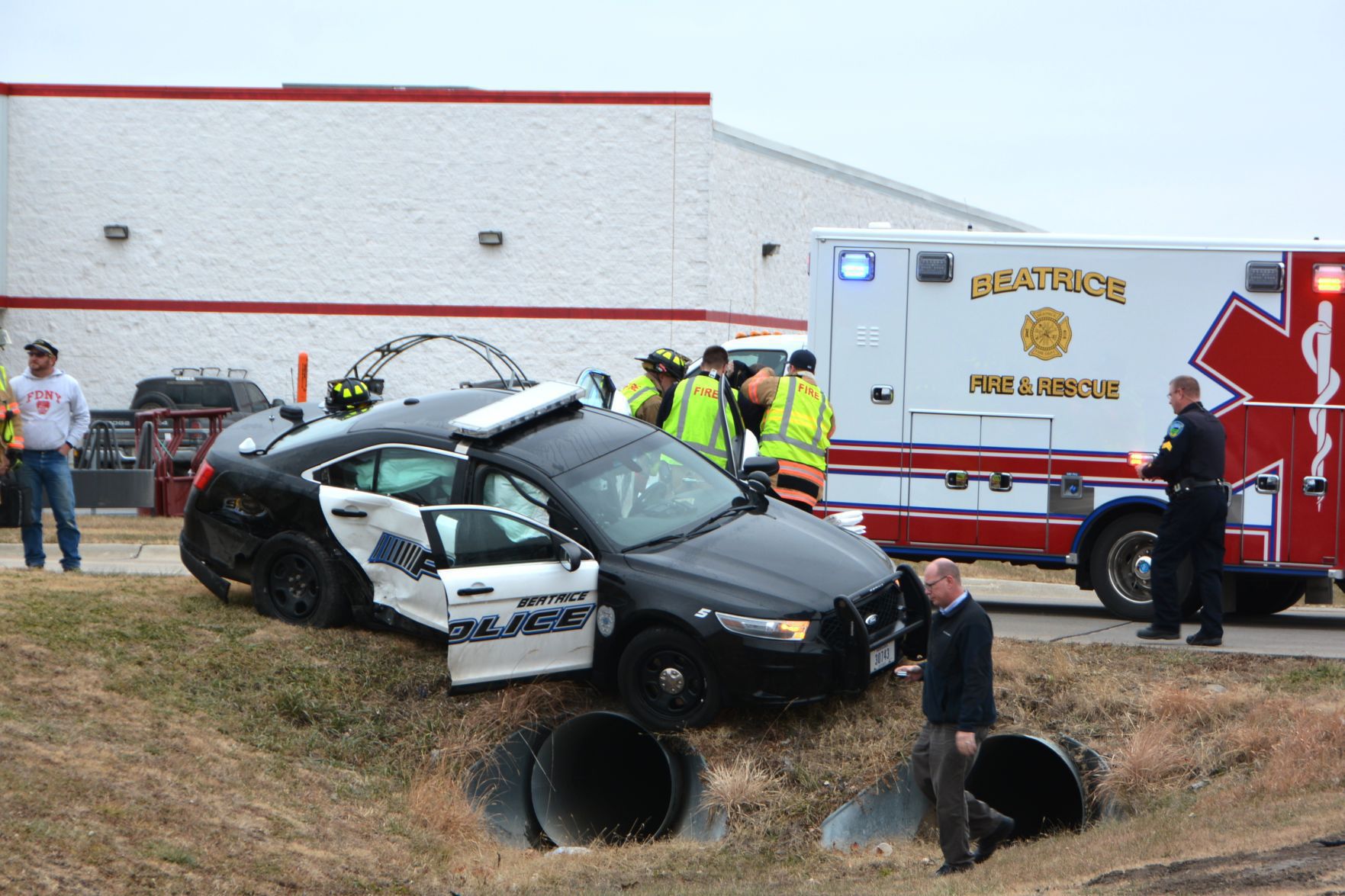 Beatrice police captain injured in crash