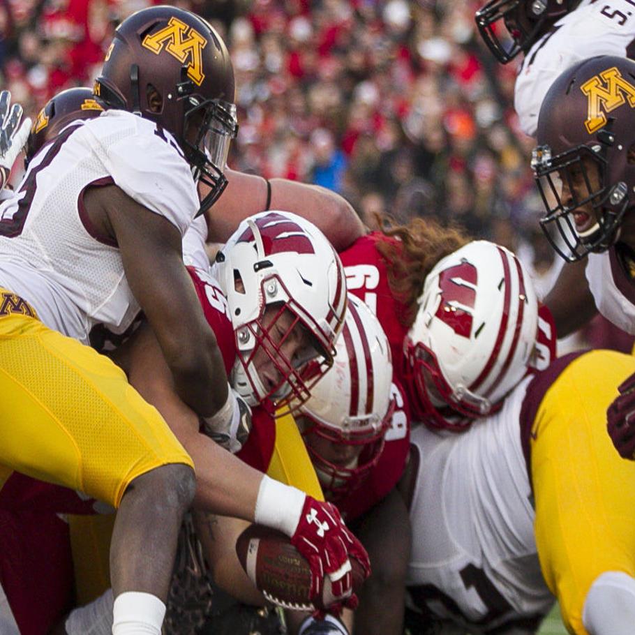Badgers Football Defense Propels No 5 Wisconsin To Second Half