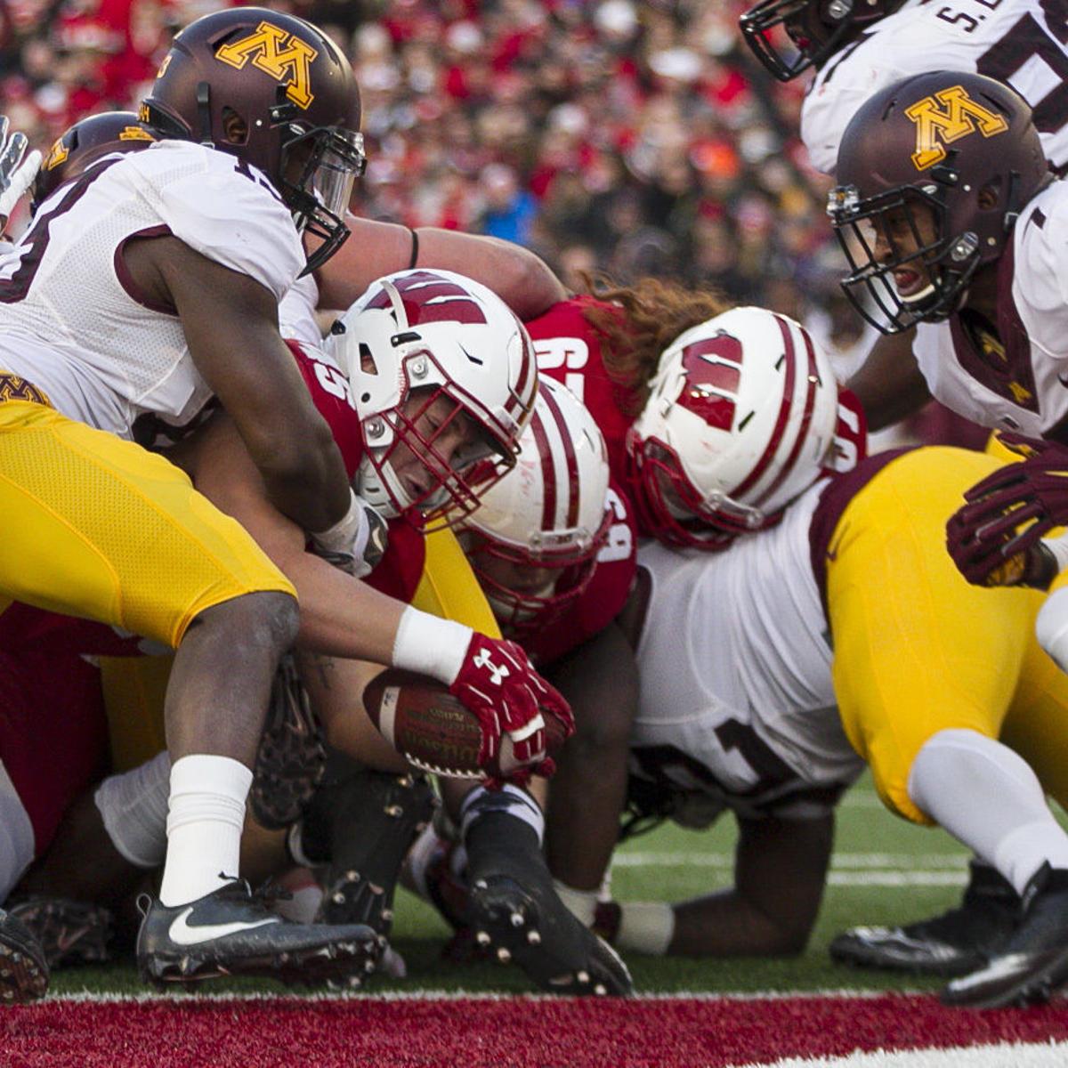 Badgers Football Defense Propels No 5 Wisconsin To Second Half