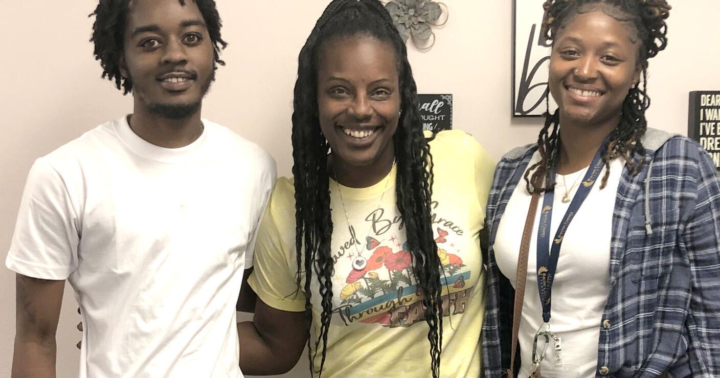 Community Connectors help students inside, outside school - Vimarsana News
