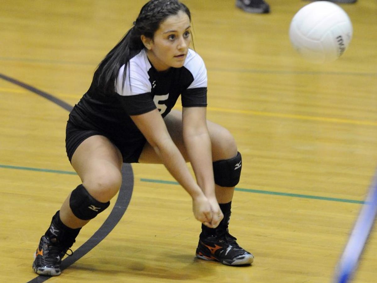 All Racine County Girls Volleyball Player Of The Year Longoria Digs Way To The Top Prep Sports Journaltimes Com