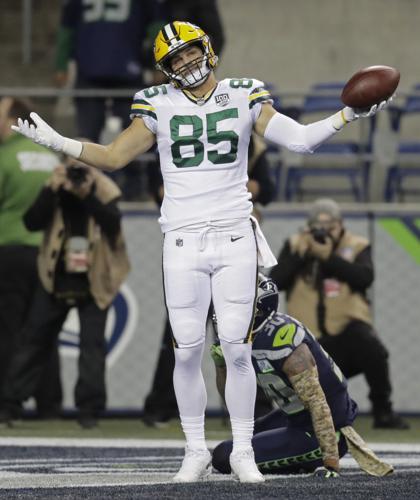 Green Bay Packers tight end Robert Tonyan (85) runs with the ball