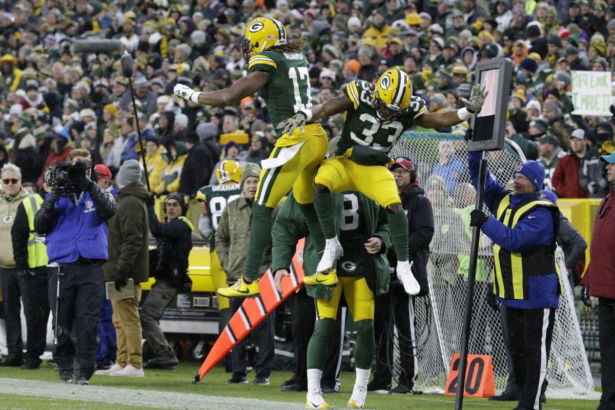 Packers Jones Scores 3 Tds In 24 16 Win Over Carolina Football