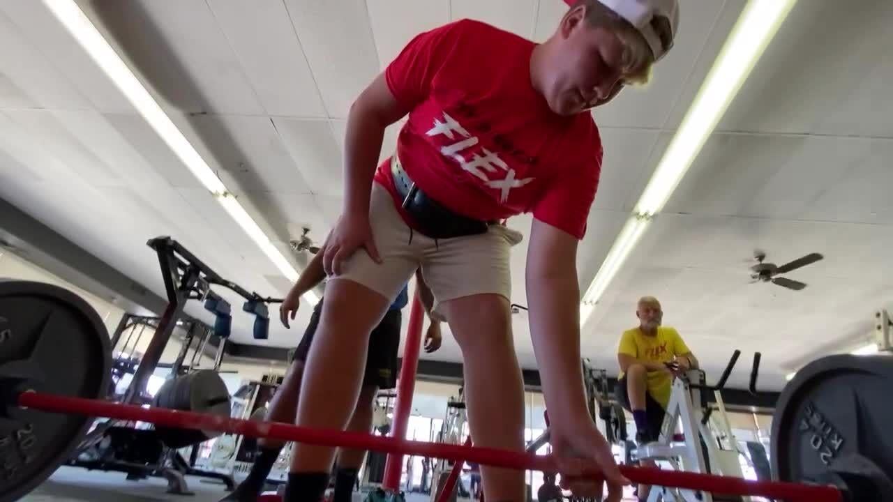 Ozarks teenage girl setting world powerlifting records