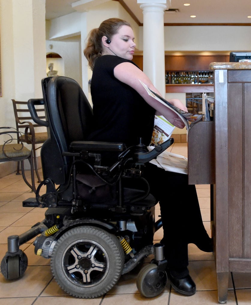 Olive Garden Hostess Doesn T Let Disability Hold Her Back What S