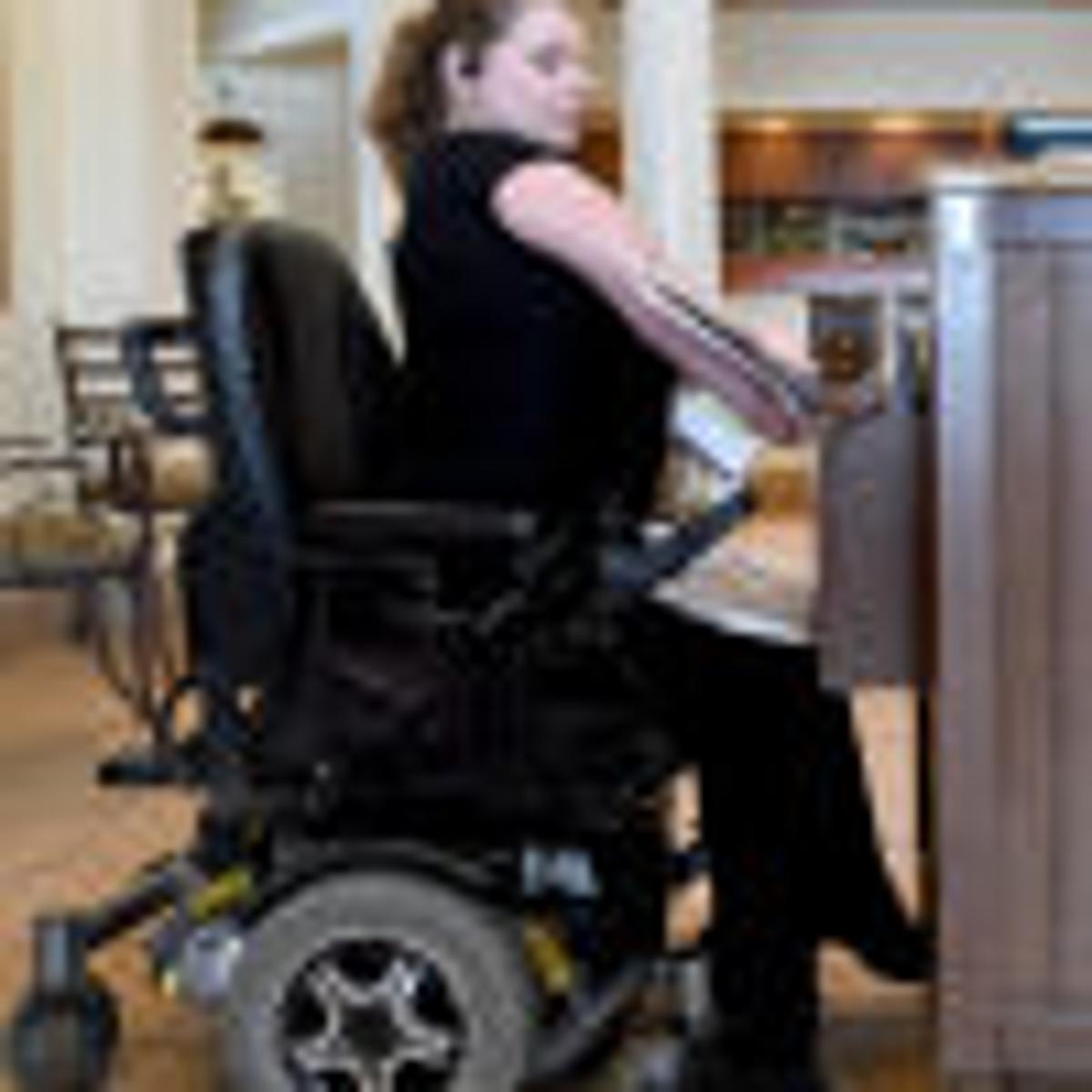 Olive Garden Hostess Doesn T Let Disability Hold Her Back What S