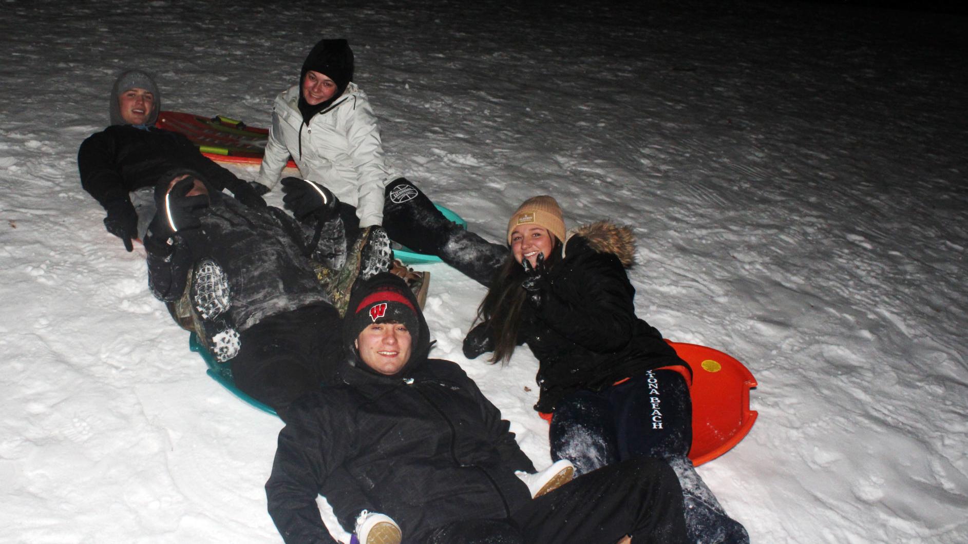 Lockwood Park filled with nighttime sledders thanks to city's floodlights - Vimarsana News