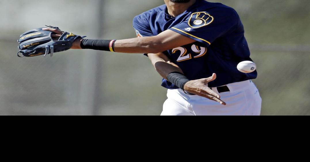 Brewers: Relief pitcher Will Smith tears LCL while taking off his shoe