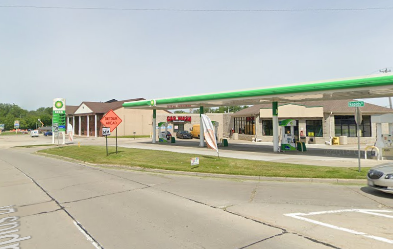 Racine teenager accused of trying to rob Rapids Drive gas station, said