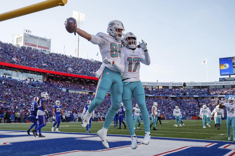 Bills Benefit From Turnovers, Then Overcome Them, to Down Dolphins - The  New York Times