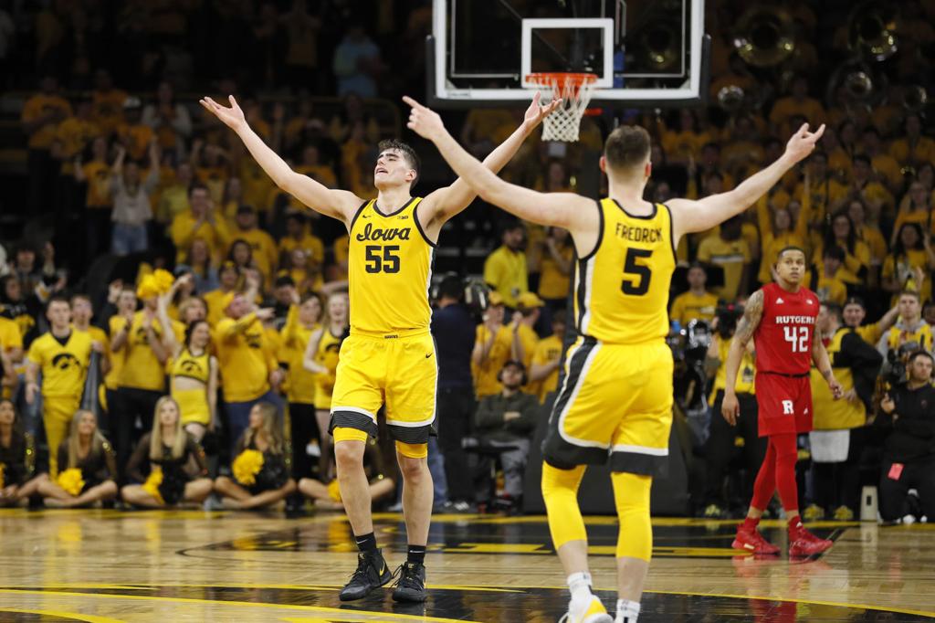 College Roundup No 6 Louisville Gets Past Georgia Tech Journaltimes Com