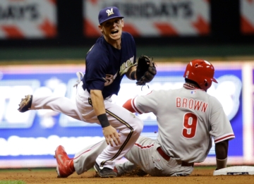 Lucroy, Peralta help Brewers top Phillies 4-3