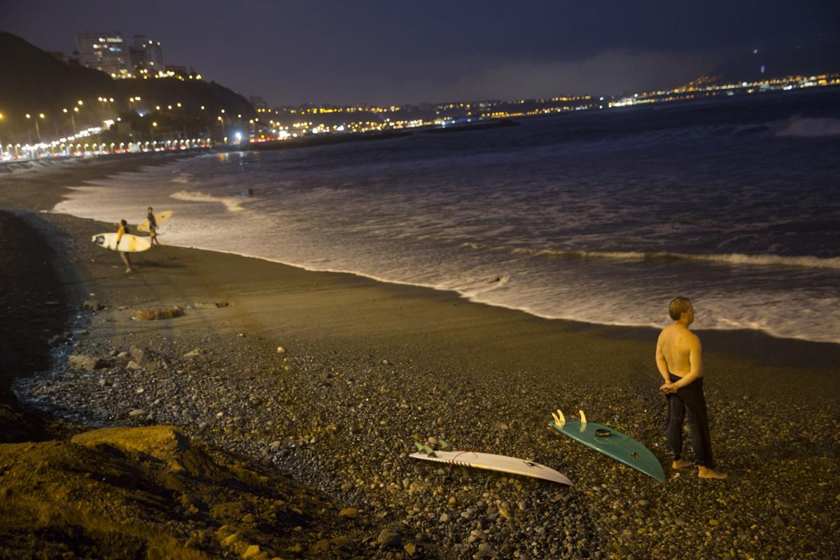 Photos Night surfing in Lima, Peru World