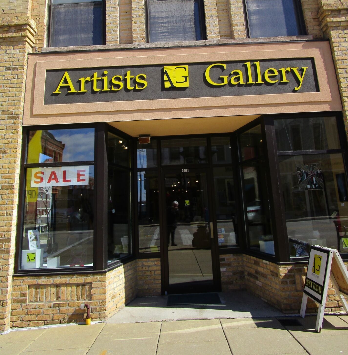 Artists Gallery announces feature exhibit for July