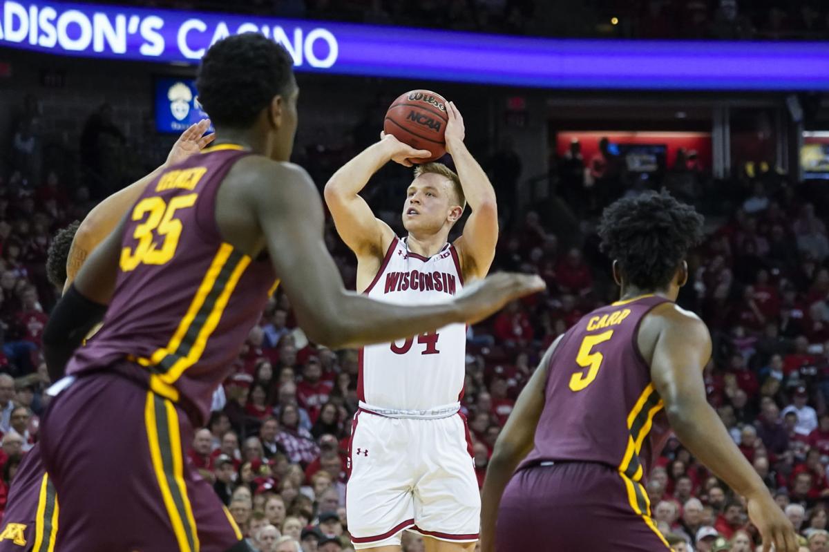Uw Basketball Reaching Deep And Rallying Journaltimes Com