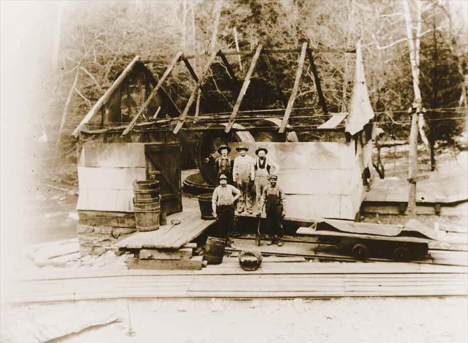 The 1911 DuPont Powder Plant Explosion Program Community