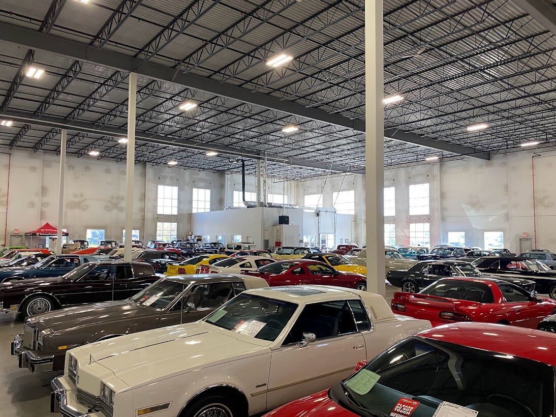 Gateway Classic Cars showroom in Kenosha in photos