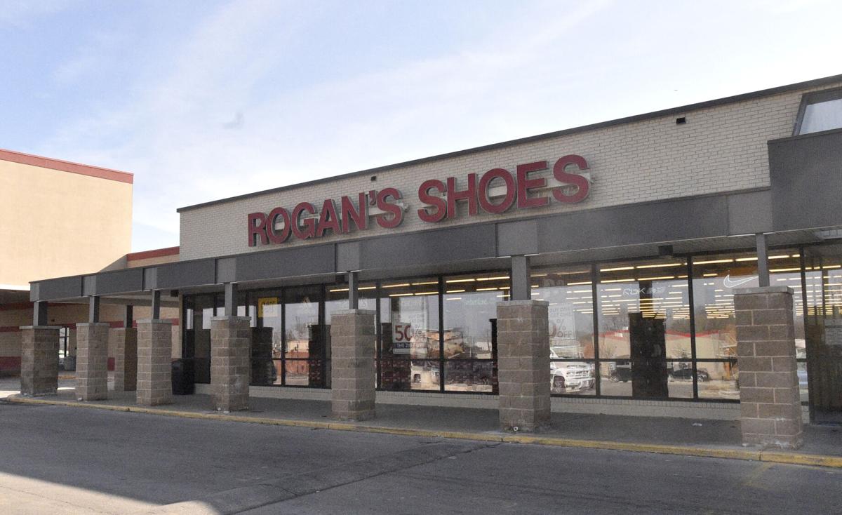 Rogan's Shoes acquired by Shoe Carnival by $45 million