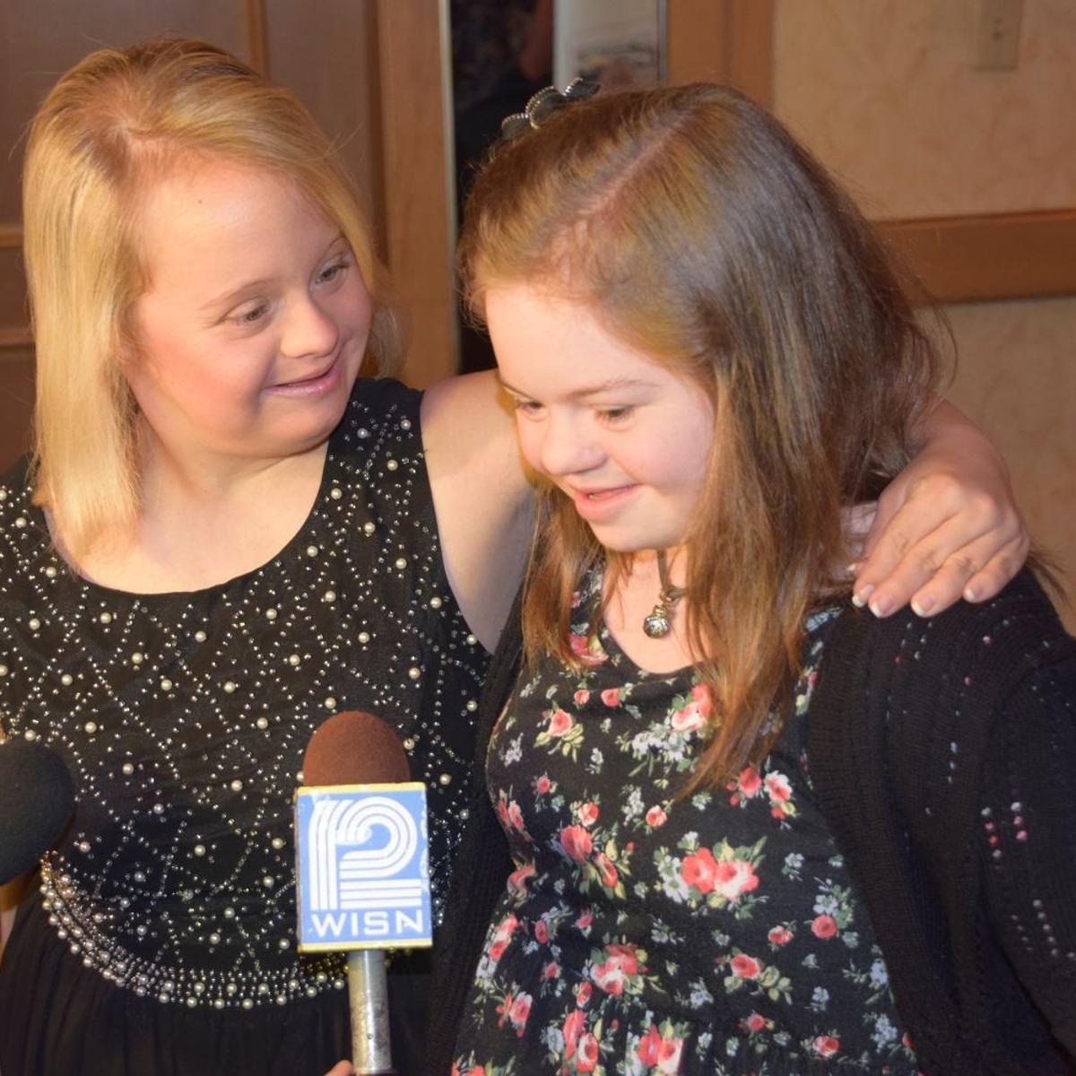 Cheerleader With Down Syndrome Meets Glee Star Local News Journaltimes Com Cheerleader With Down Syndrome Meets Glee Star Local News Journaltimes Com
