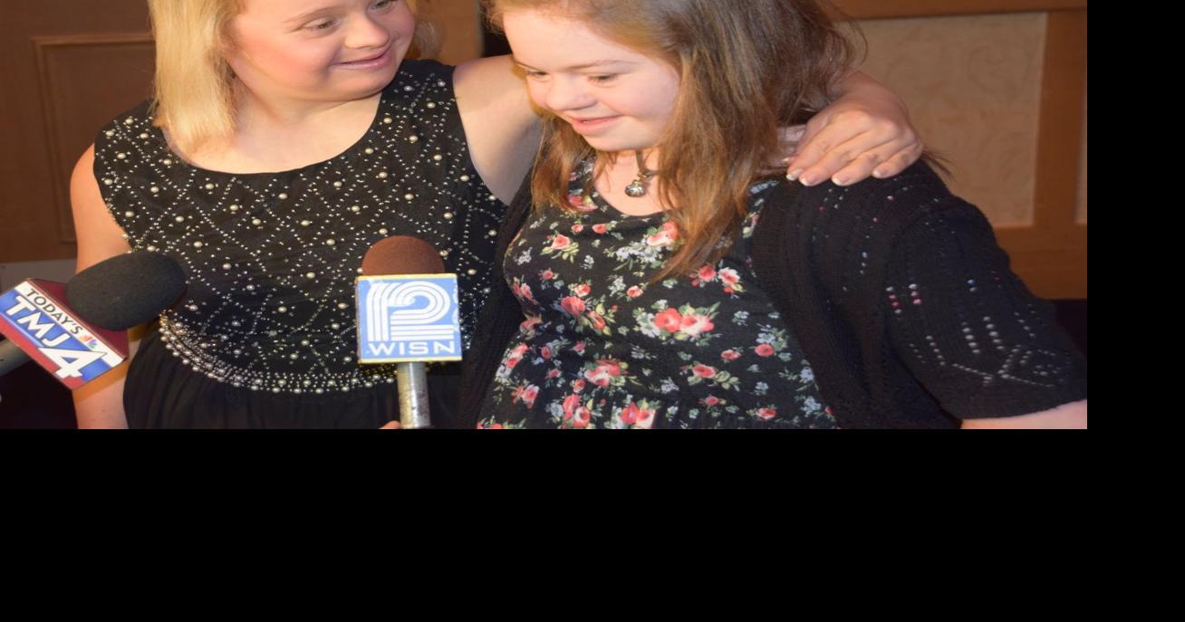 Cheerleader with Down syndrome meets 'Glee' star