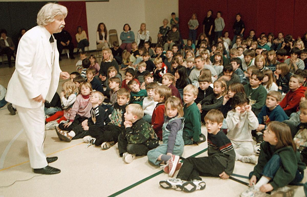 English teacher, Twain impersonator Gilding retiring