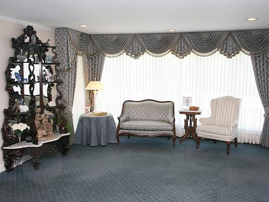 Sturino Sitting Area