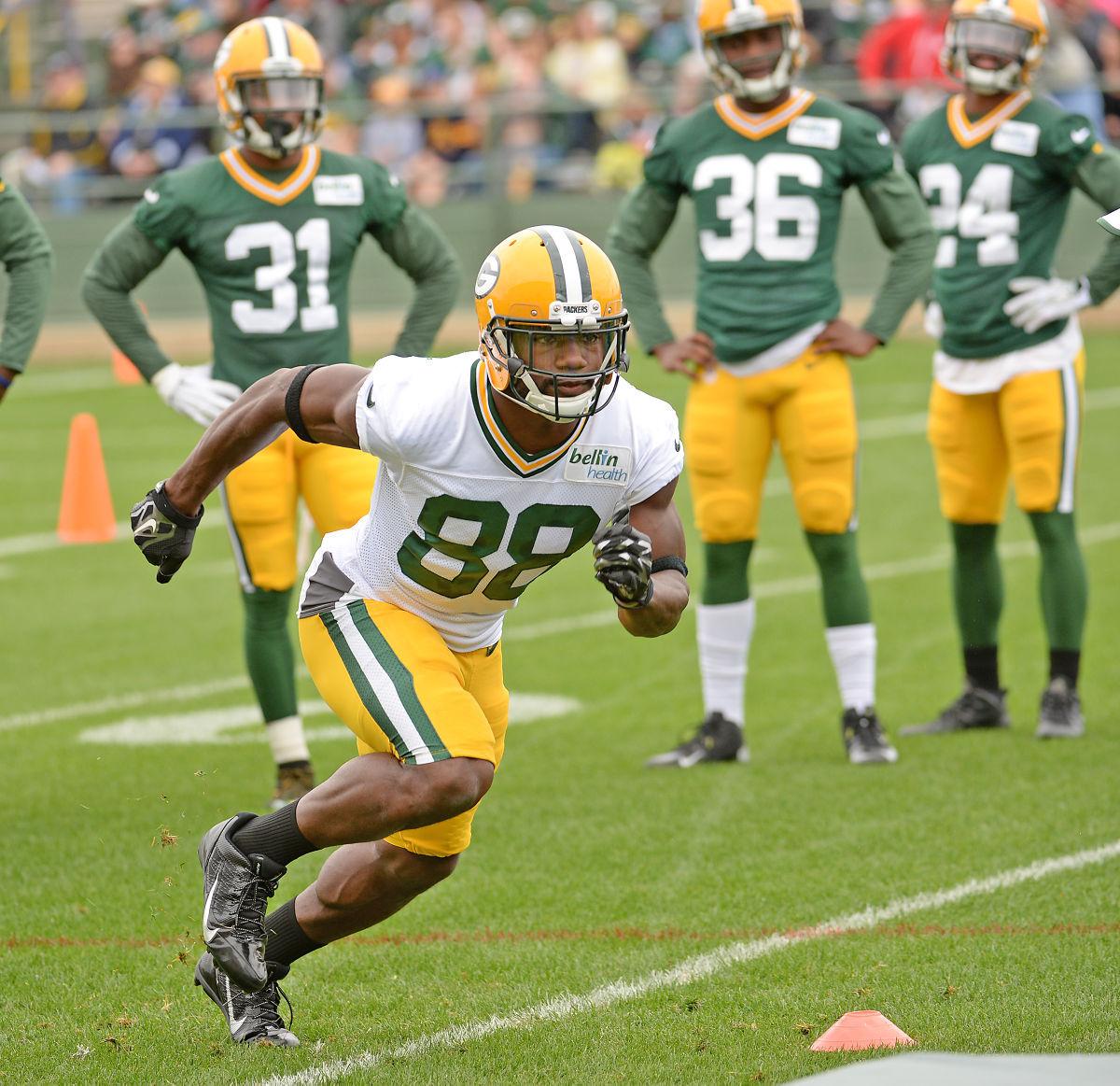 NFL Shop selling 'inverted' Green Bay Packers jersey