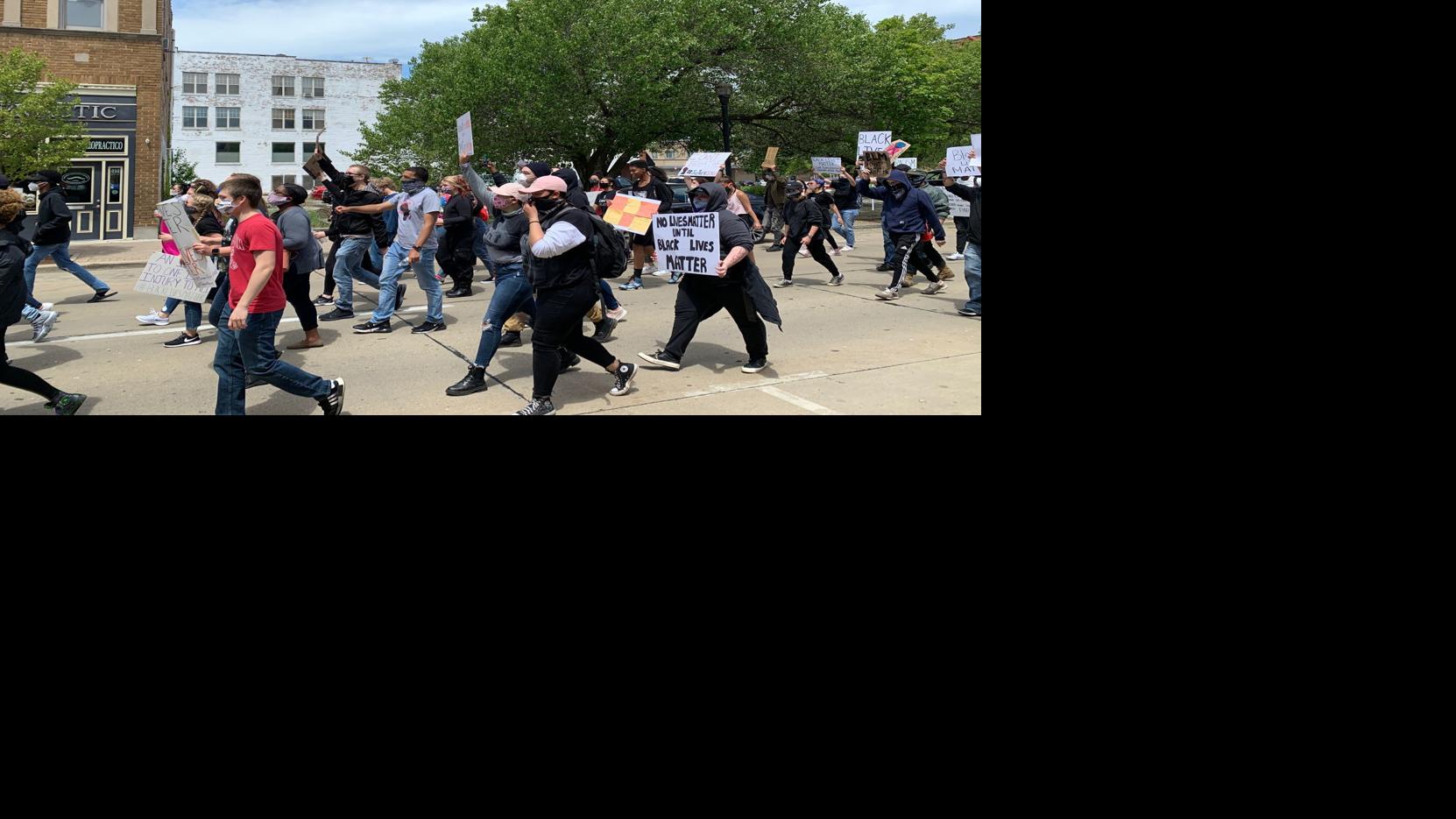 Updated Protesters March To Racine County Courthouse Crime And Courts Journaltimes Com