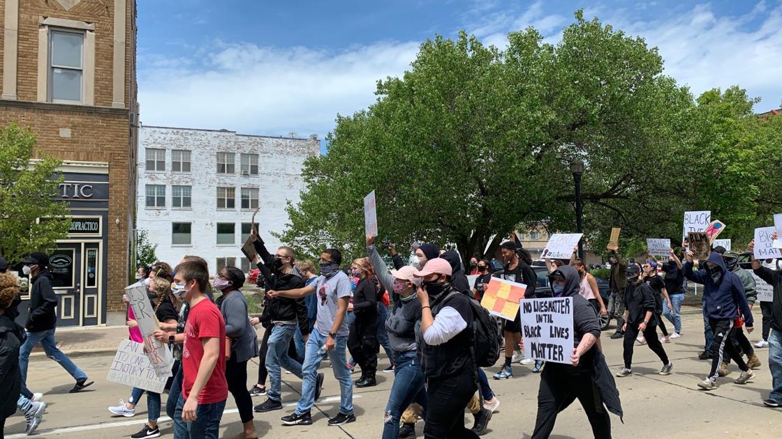 Updated Protesters March To Racine County Courthouse Crime And Courts Journaltimes Com