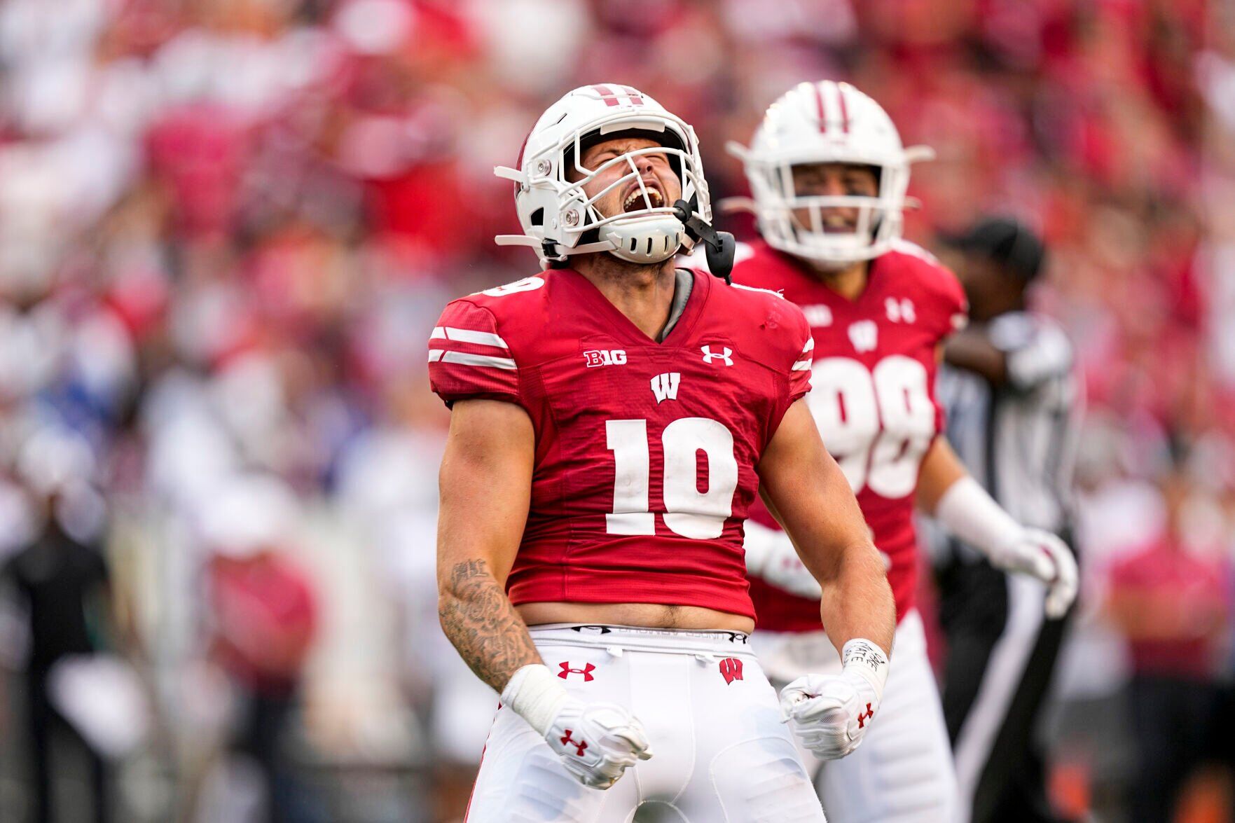 Uw badgers football discount