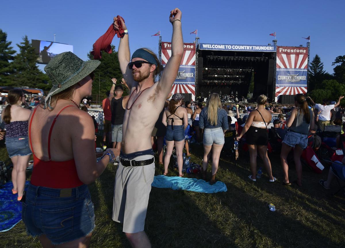 COUNTRY THUNDER